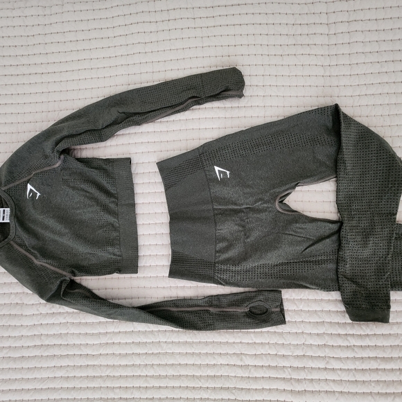 Never worn! Forrest green Gymshark Workout gear, black shorts included free - Picture 3 of 6